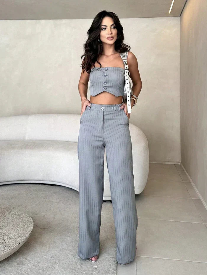 Conjunto Top e Calça em Alfaiataria Risca de Giz.