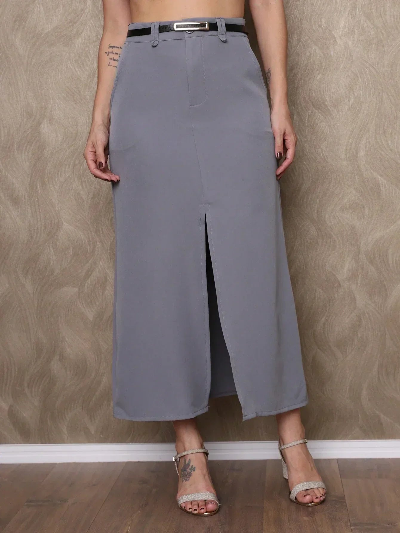 Saia de Alfaitaria Com Fenda na Frente