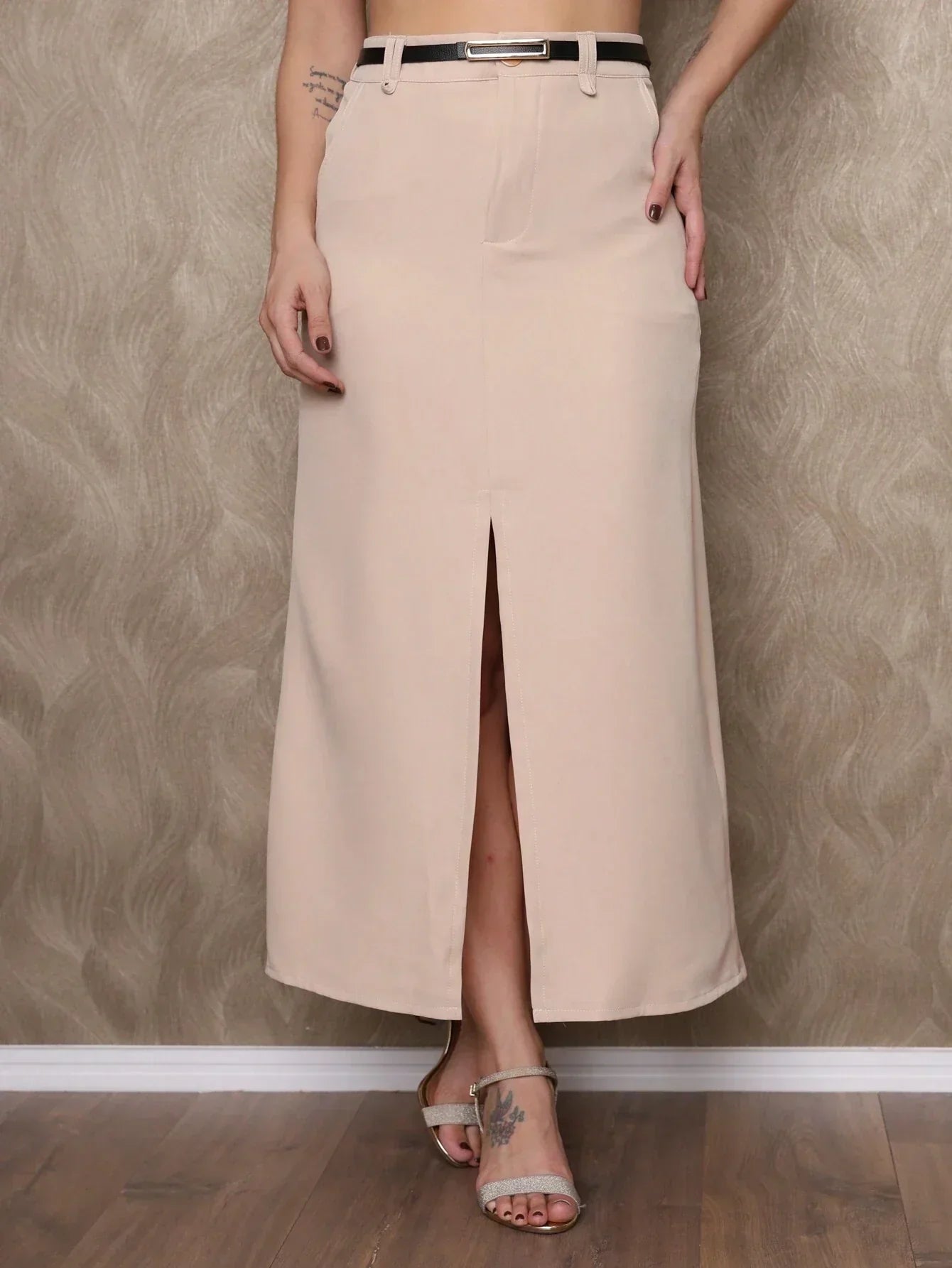 Saia de Alfaitaria Com Fenda na Frente