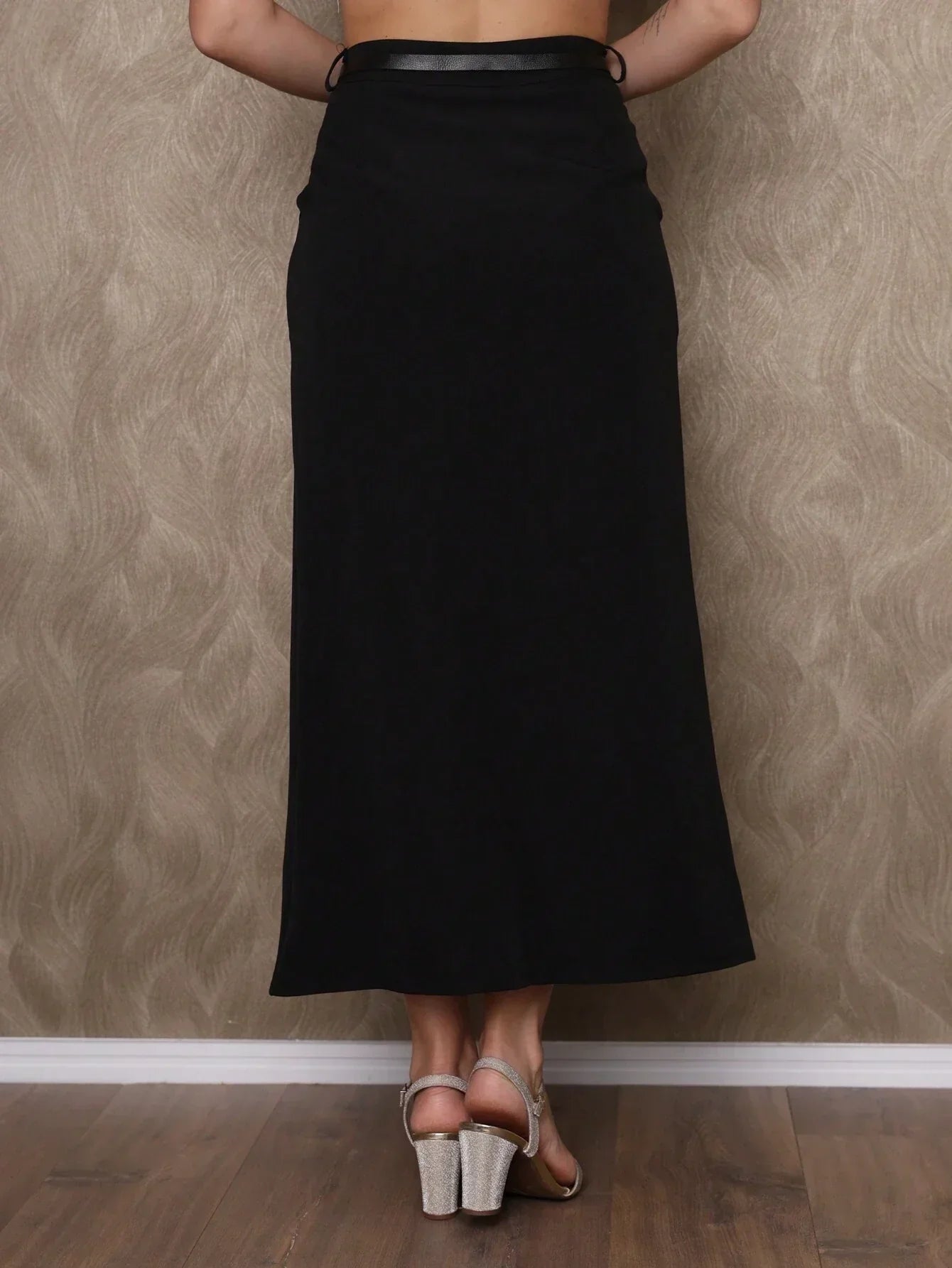 Saia de Alfaitaria Com Fenda na Frente