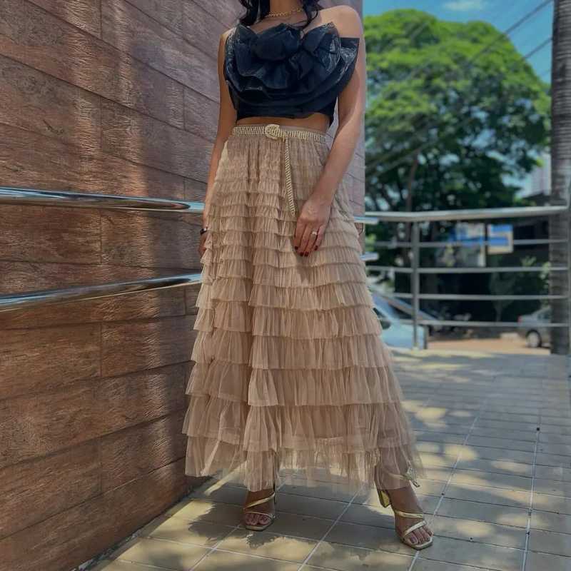 Saia de Tule Longa com Babados em Camadas
