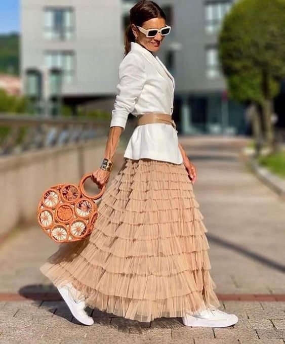 Saia de Tule Longa com Babados em Camadas