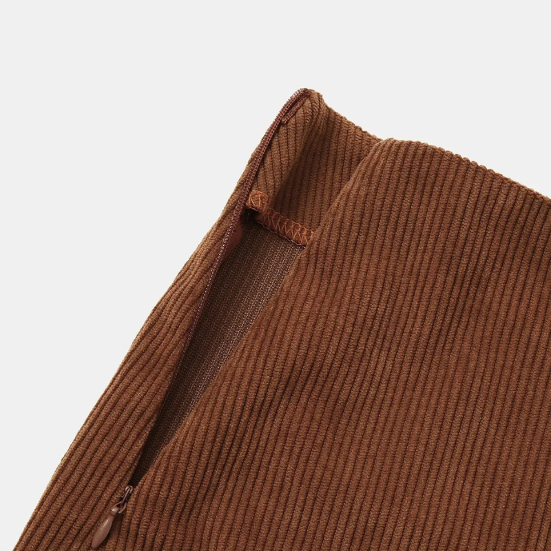 Saia Curta de Veludo com Botões