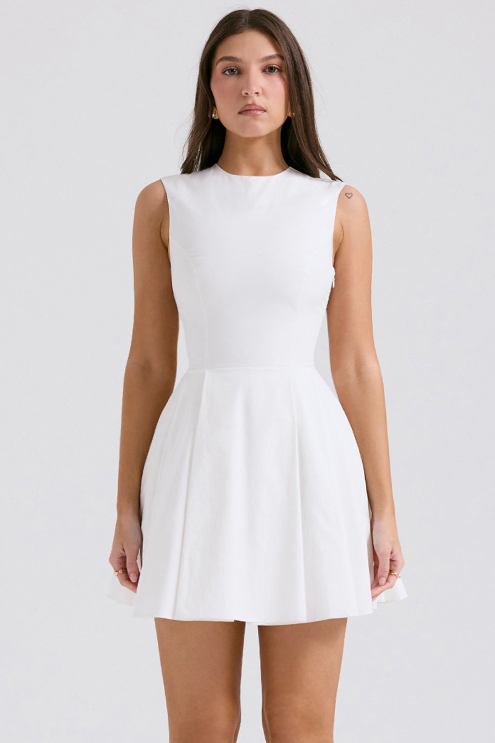 Vestido Curto Plissado de Algodão Branco Modelo Clara